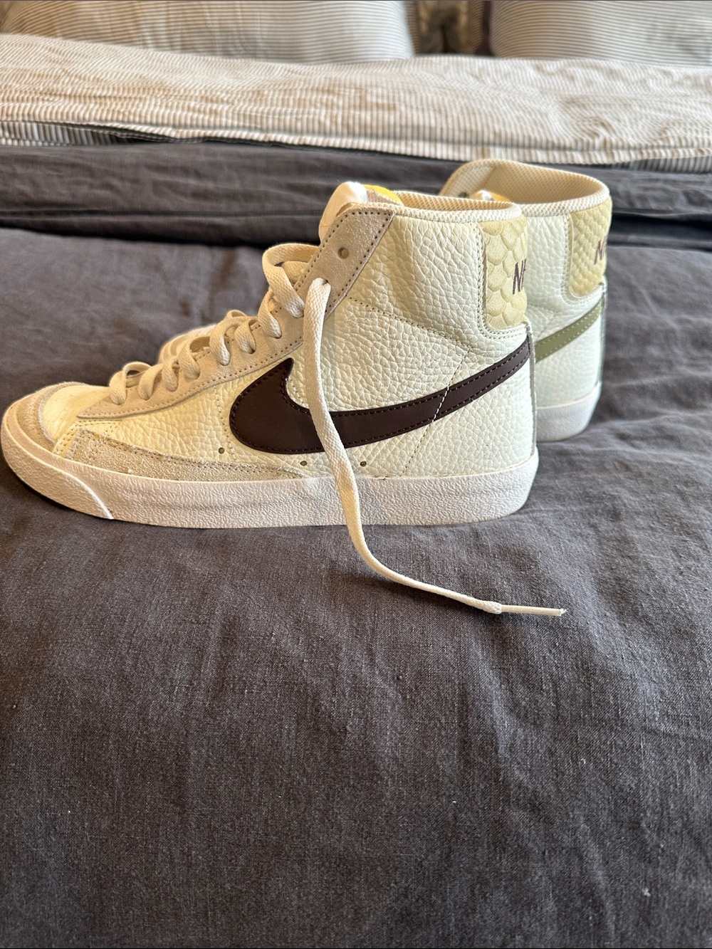 Nike High-Top Sneakers in Cream with dual color Olive and Brown Swoosh - Picture 4 of 6